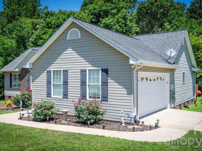 6479 Ameba Lane, Denver, NC 28037.  MLS# CAR4404181, YatesRealty ID 38918. 