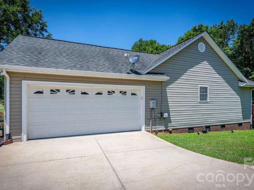 6479 Ameba Lane, Denver, NC 28037.  MLS# CAR4404181, YatesRealty ID 38918. 