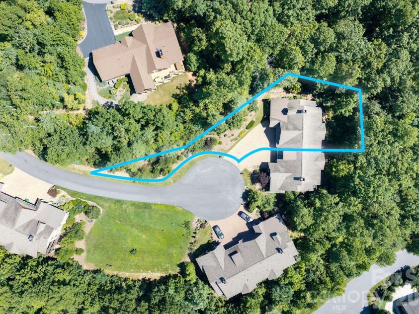 33 Hawks Branch Circle, Fairview, NC 28730.  MLS# CAR4403173, YatesRealty ID 38919. .25 acres! Note: lot lines are approximate.