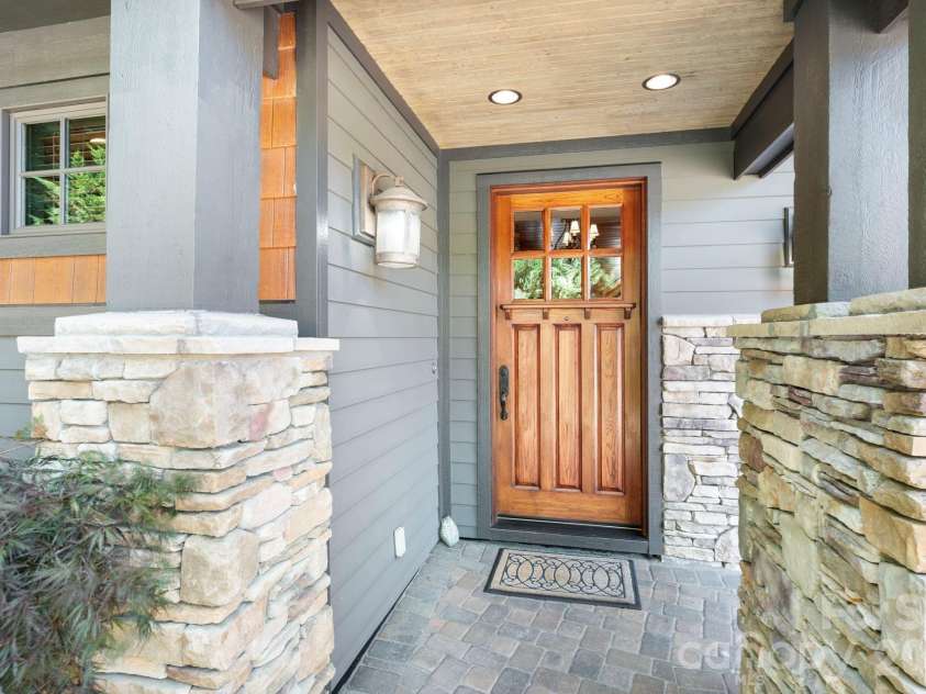 33 Hawks Branch Circle, Fairview, NC 28730.  MLS# CAR4403173, YatesRealty ID 38919. A welcoming front entry