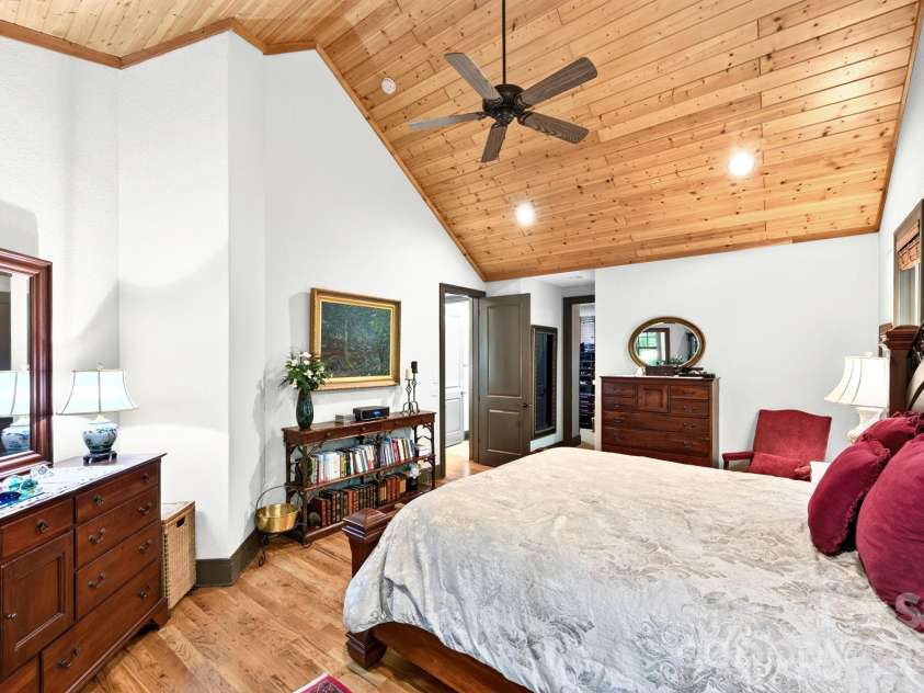33 Hawks Branch Circle, Fairview, NC 28730.  MLS# CAR4403173, YatesRealty ID 38919. Another view of the primary suite