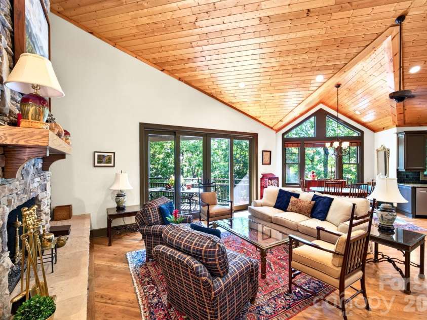 33 Hawks Branch Circle, Fairview, NC 28730.  MLS# CAR4403173, YatesRealty ID 38919. Open-concept great room and dining area surrounded by natural light