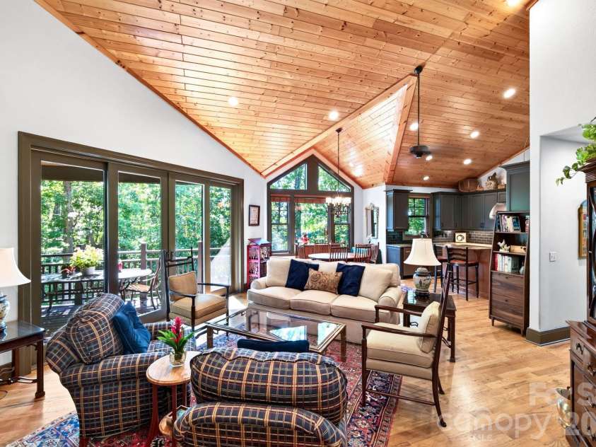 33 Hawks Branch Circle, Fairview, NC 28730.  MLS# CAR4403173, YatesRealty ID 38919. Seamless flow to the dining and kitchen areas