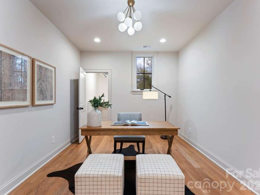 1020 Habersham Drive, Charlotte, NC 28209.  MLS# CAR4295306, YatesRealty ID 3892. 2nd floor office/flex room