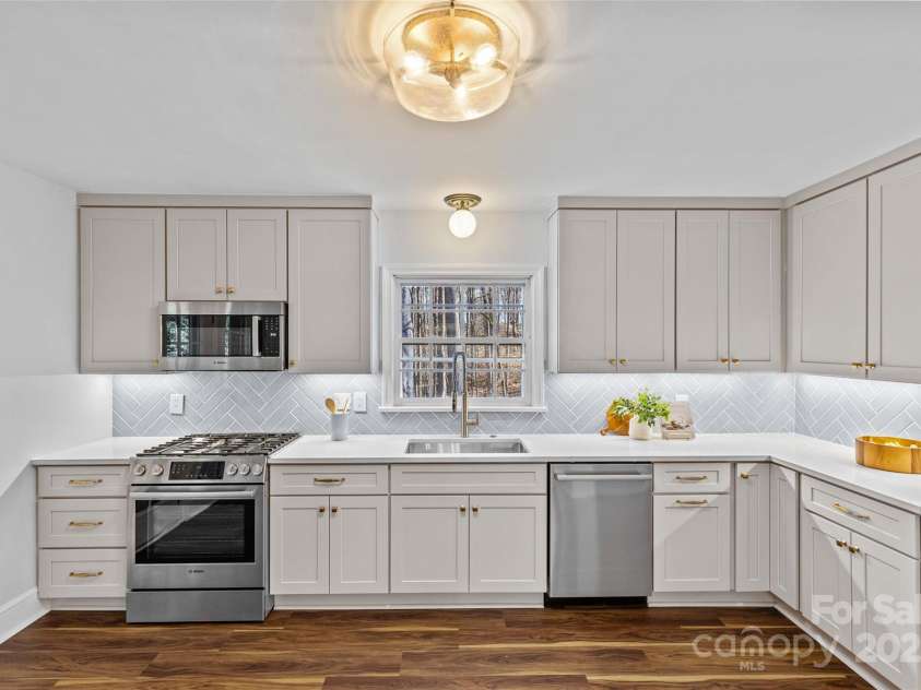 2913 Archdale Drive, Charlotte, NC 28210.  MLS# CAR4232043, YatesRealty ID 3892. 