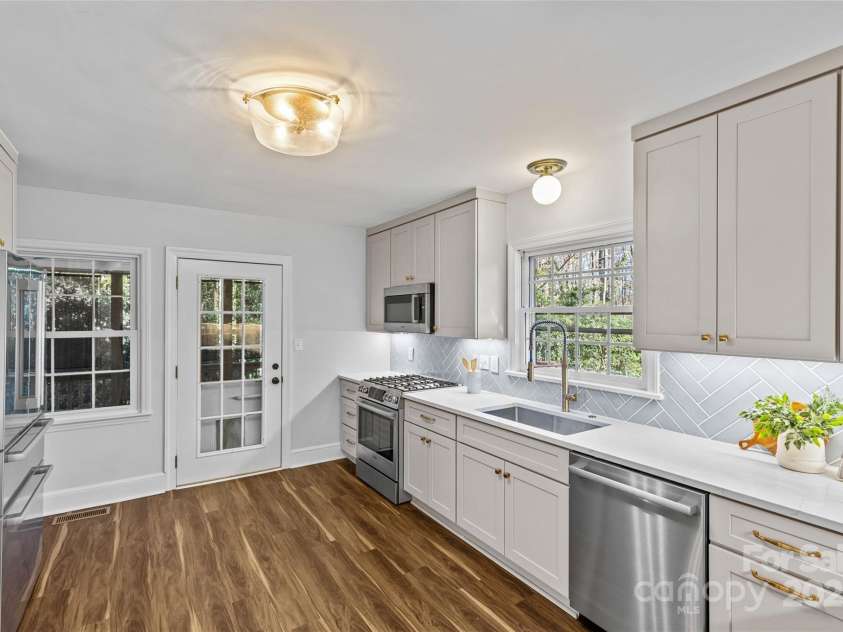 2913 Archdale Drive, Charlotte, NC 28210.  MLS# CAR4232043, YatesRealty ID 3892. 