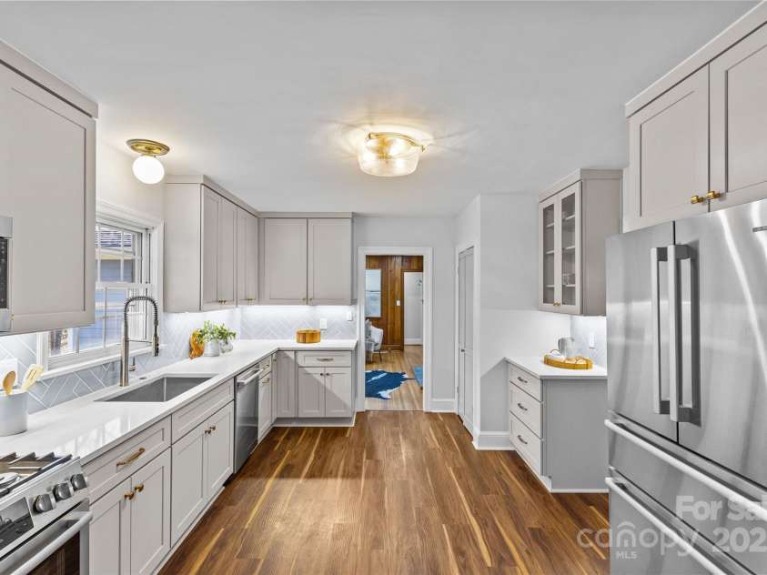 2913 Archdale Drive, Charlotte, NC 28210.  MLS# CAR4232043, YatesRealty ID 3892. 