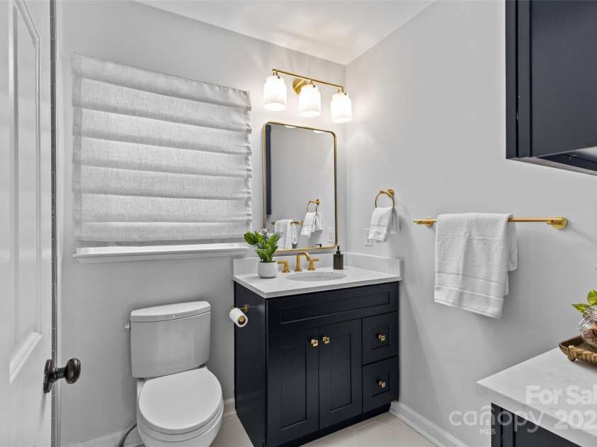 2913 Archdale Drive, Charlotte, NC 28210.  MLS# CAR4232043, YatesRealty ID 3892. Recently renovated hall bath