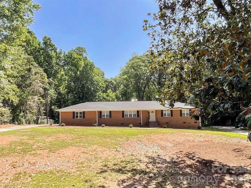 6728 Lakeside Drive, Charlotte, NC 28215.  MLS# CAR4405794, YatesRealty ID 38920. 