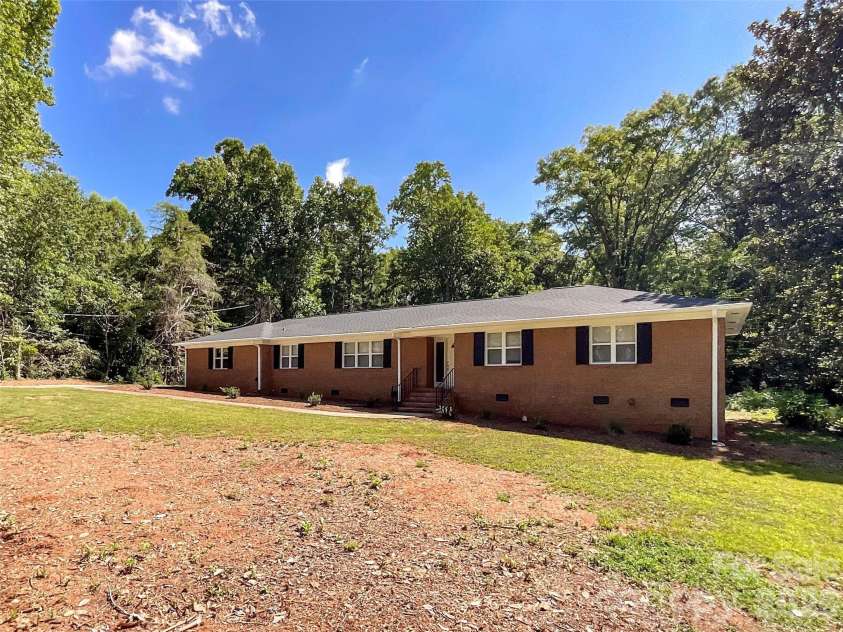 6728 Lakeside Drive, Charlotte, NC 28215.  MLS# CAR4405794, YatesRealty ID 38920. 