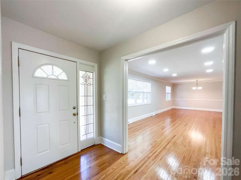 6728 Lakeside Drive, Charlotte, NC 28215.  MLS# CAR4405794, YatesRealty ID 38920. 