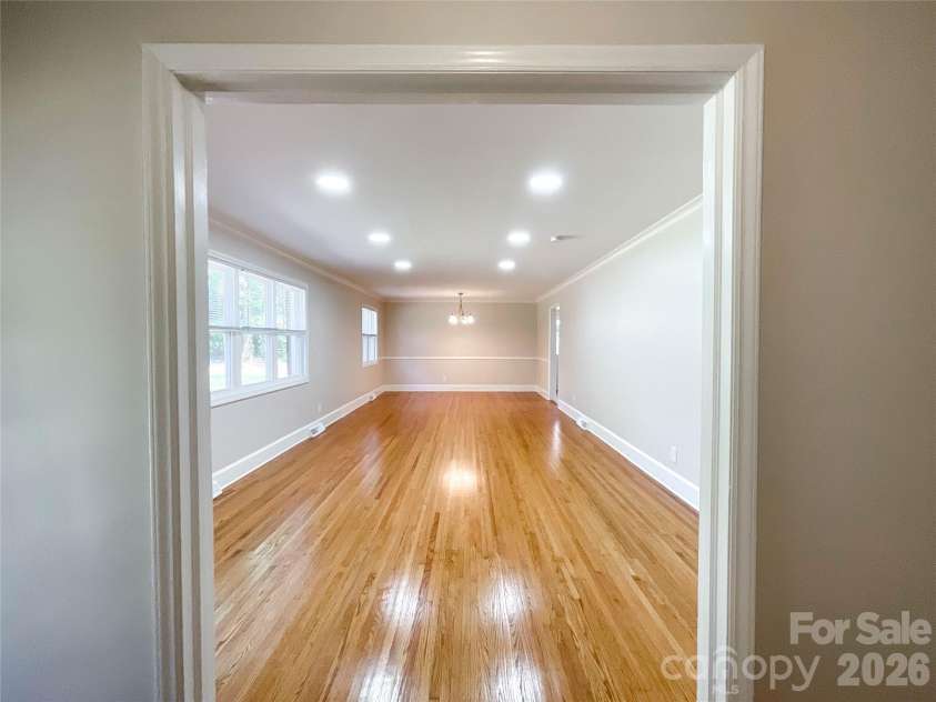 6728 Lakeside Drive, Charlotte, NC 28215.  MLS# CAR4405794, YatesRealty ID 38920. 