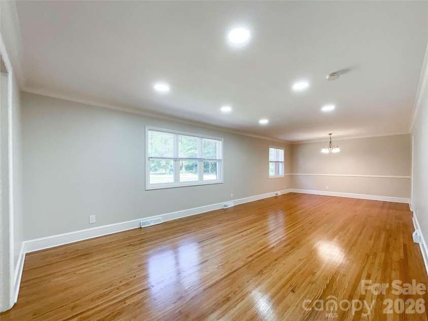 6728 Lakeside Drive, Charlotte, NC 28215.  MLS# CAR4405794, YatesRealty ID 38920. 