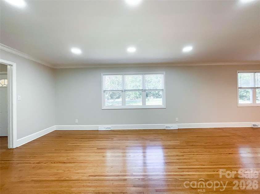 6728 Lakeside Drive, Charlotte, NC 28215.  MLS# CAR4405794, YatesRealty ID 38920. 