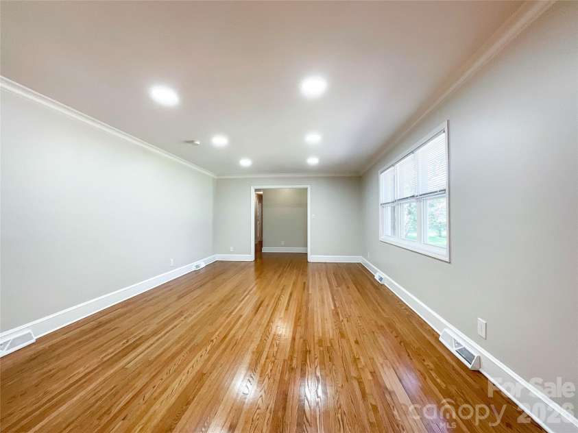 6728 Lakeside Drive, Charlotte, NC 28215.  MLS# CAR4405794, YatesRealty ID 38920. 