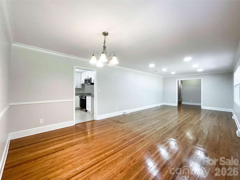 6728 Lakeside Drive, Charlotte, NC 28215.  MLS# CAR4405794, YatesRealty ID 38920. 