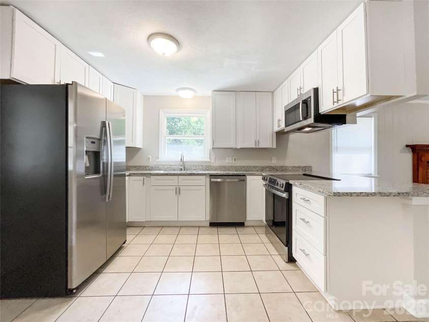 6728 Lakeside Drive, Charlotte, NC 28215.  MLS# CAR4405794, YatesRealty ID 38920. 