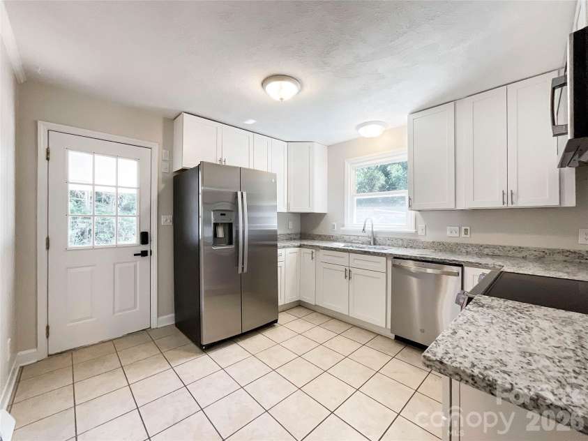 6728 Lakeside Drive, Charlotte, NC 28215.  MLS# CAR4405794, YatesRealty ID 38920. 