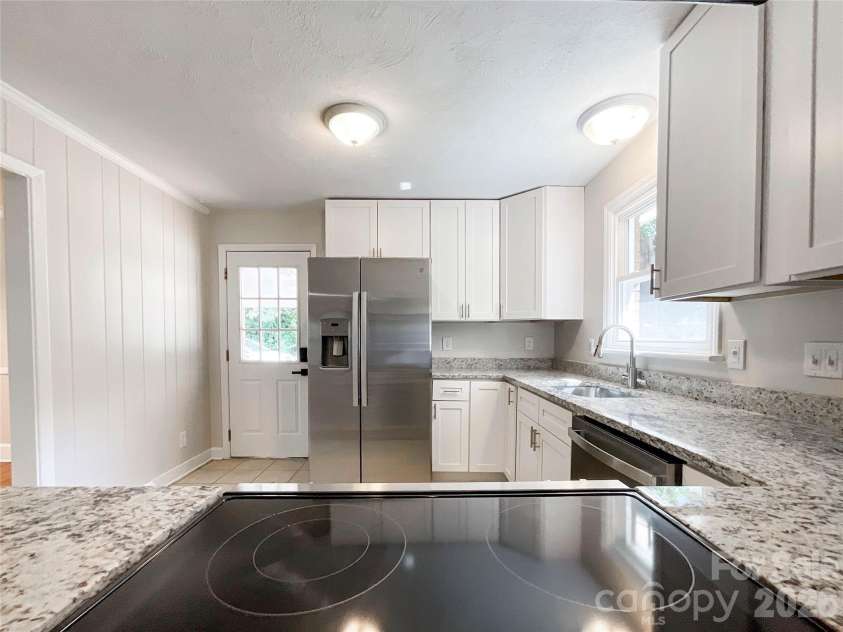 6728 Lakeside Drive, Charlotte, NC 28215.  MLS# CAR4405794, YatesRealty ID 38920. 