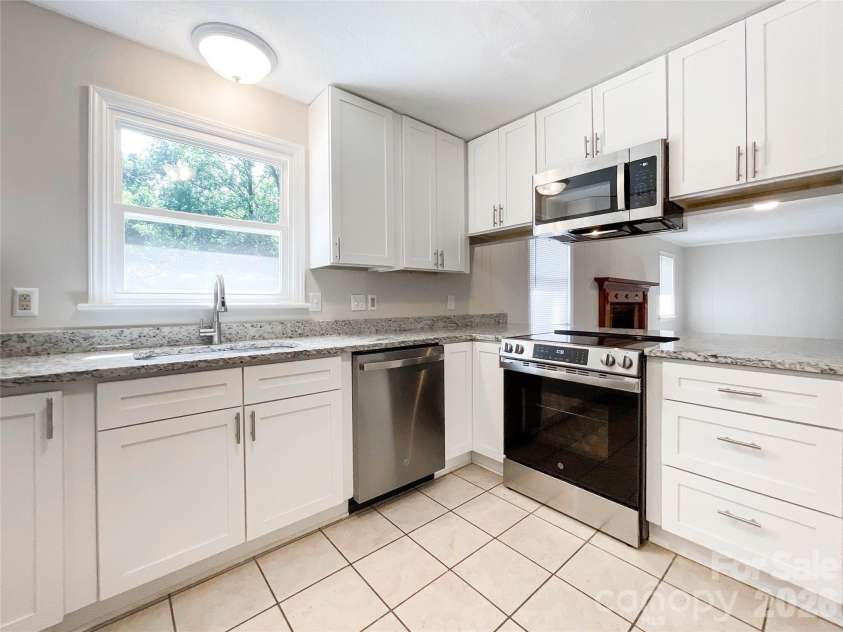 6728 Lakeside Drive, Charlotte, NC 28215.  MLS# CAR4405794, YatesRealty ID 38920. 