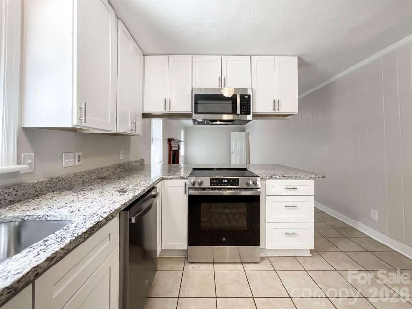 6728 Lakeside Drive, Charlotte, NC 28215.  MLS# CAR4405794, YatesRealty ID 38920. 