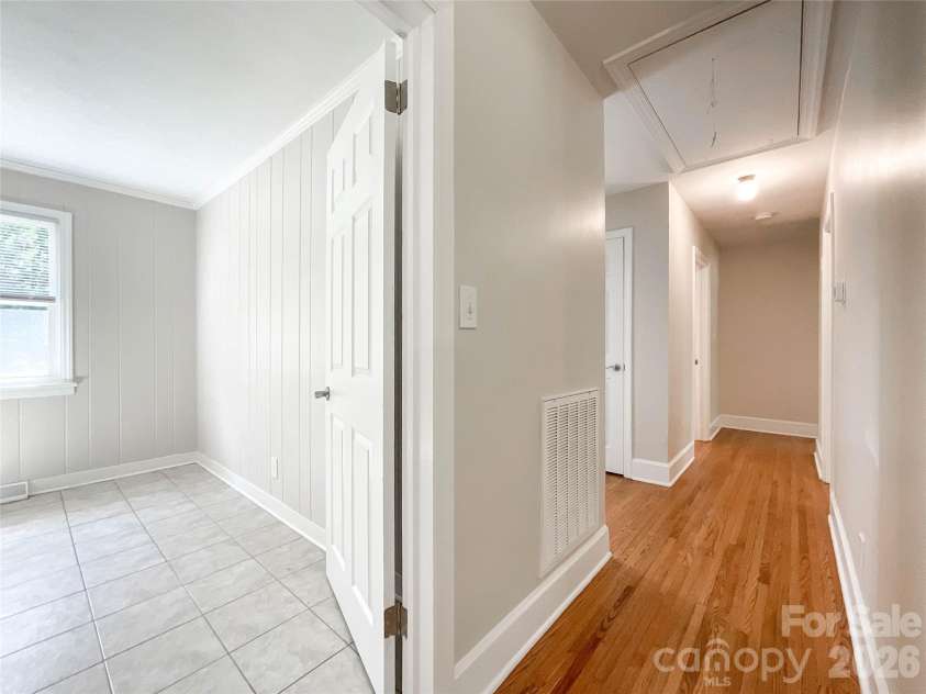 6728 Lakeside Drive, Charlotte, NC 28215.  MLS# CAR4405794, YatesRealty ID 38920. 