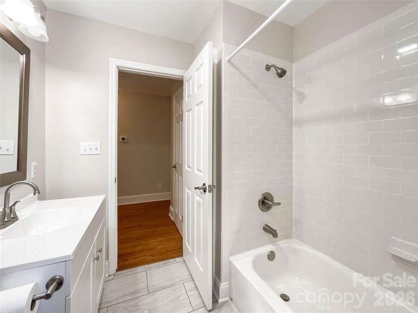 6728 Lakeside Drive, Charlotte, NC 28215.  MLS# CAR4405794, YatesRealty ID 38920. 