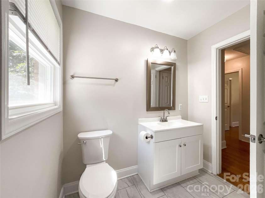 6728 Lakeside Drive, Charlotte, NC 28215.  MLS# CAR4405794, YatesRealty ID 38920. 