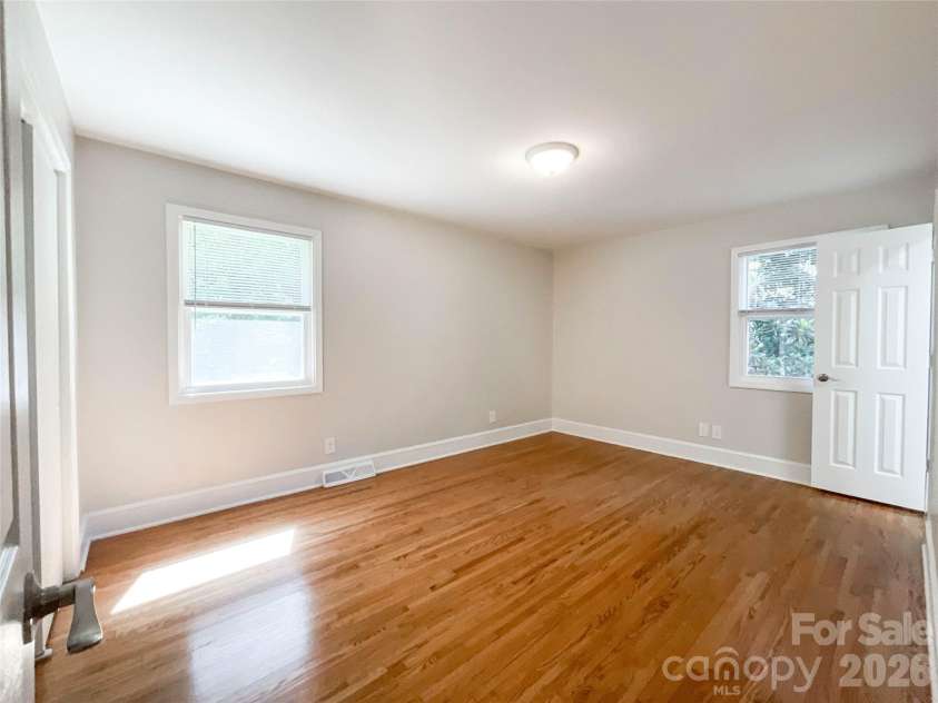 6728 Lakeside Drive, Charlotte, NC 28215.  MLS# CAR4405794, YatesRealty ID 38920. 
