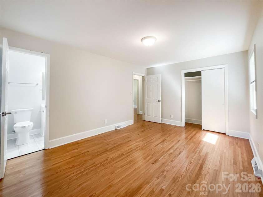 6728 Lakeside Drive, Charlotte, NC 28215.  MLS# CAR4405794, YatesRealty ID 38920. 