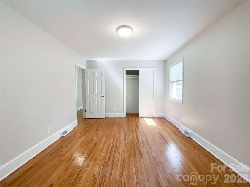 6728 Lakeside Drive, Charlotte, NC 28215.  MLS# CAR4405794, YatesRealty ID 38920. 
