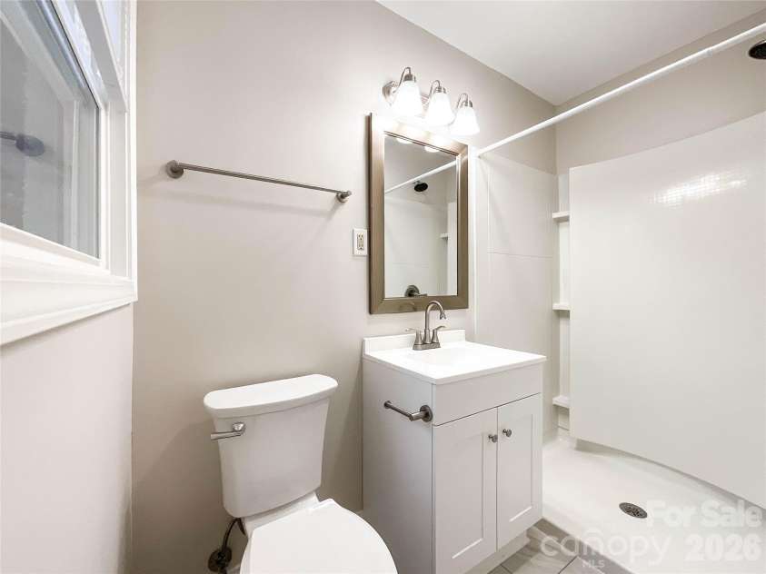 6728 Lakeside Drive, Charlotte, NC 28215.  MLS# CAR4405794, YatesRealty ID 38920. 