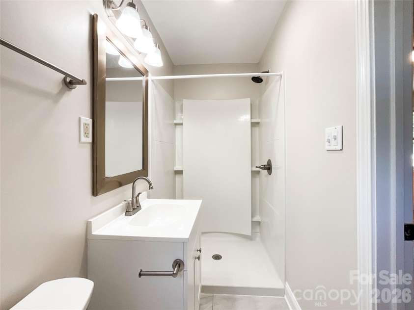 6728 Lakeside Drive, Charlotte, NC 28215.  MLS# CAR4405794, YatesRealty ID 38920. 
