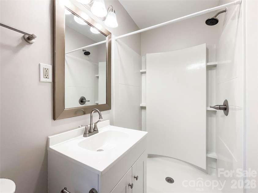 6728 Lakeside Drive, Charlotte, NC 28215.  MLS# CAR4405794, YatesRealty ID 38920. 