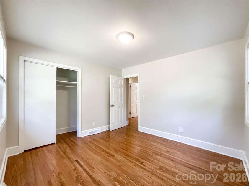 6728 Lakeside Drive, Charlotte, NC 28215.  MLS# CAR4405794, YatesRealty ID 38920. 