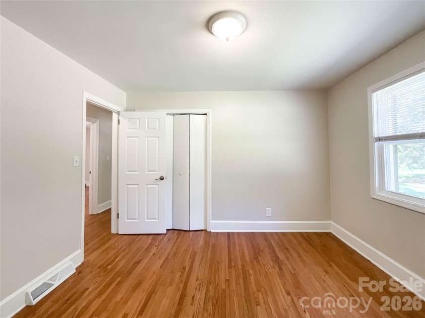 6728 Lakeside Drive, Charlotte, NC 28215.  MLS# CAR4405794, YatesRealty ID 38920. 