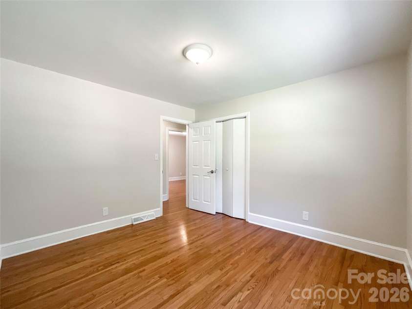 6728 Lakeside Drive, Charlotte, NC 28215.  MLS# CAR4405794, YatesRealty ID 38920. 