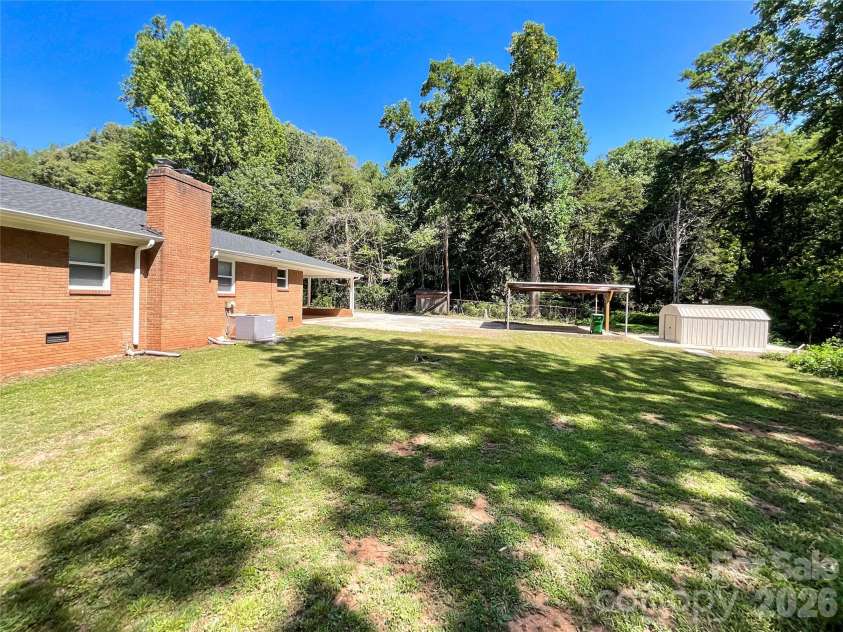 6728 Lakeside Drive, Charlotte, NC 28215.  MLS# CAR4405794, YatesRealty ID 38920. 