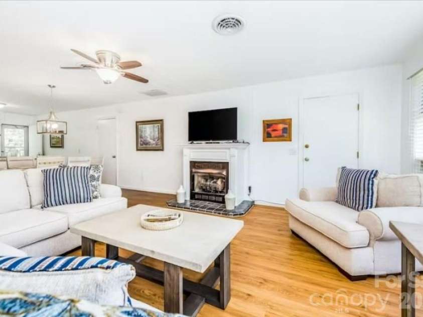1150 Blue Ridge Road, Flat Rock, NC 28731.  MLS# CAR4408723, YatesRealty ID 38921. 