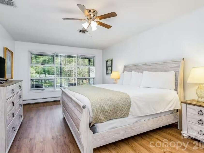 1150 Blue Ridge Road, Flat Rock, NC 28731.  MLS# CAR4408723, YatesRealty ID 38921. 