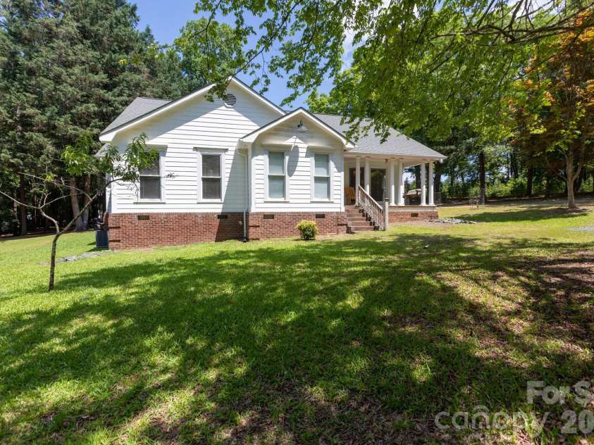 15224 Thomas Road, Charlotte, NC 28278.  MLS# CAR4405705, YatesRealty ID 38922. 