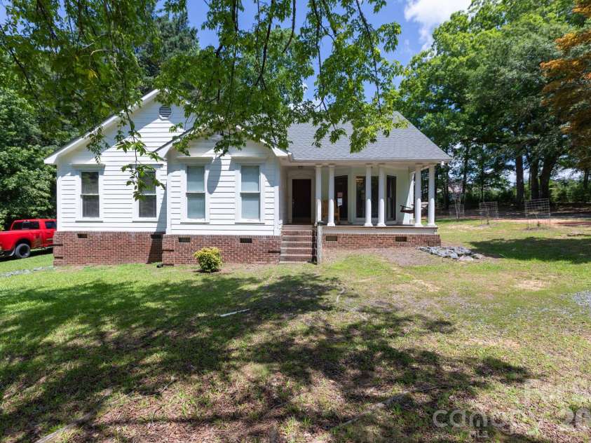 15224 Thomas Road, Charlotte, NC 28278.  MLS# CAR4405705, YatesRealty ID 38922. 
