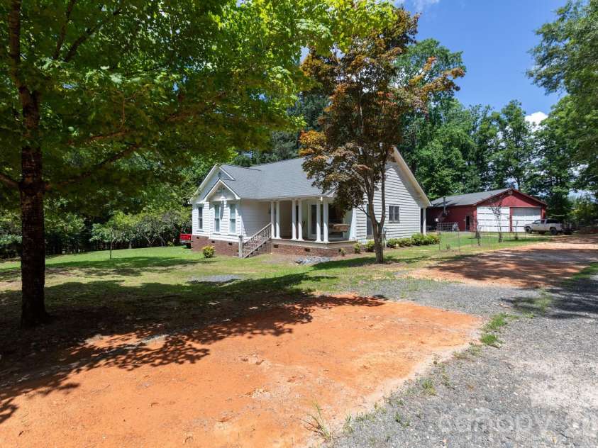 15224 Thomas Road, Charlotte, NC 28278.  MLS# CAR4405705, YatesRealty ID 38922. 
