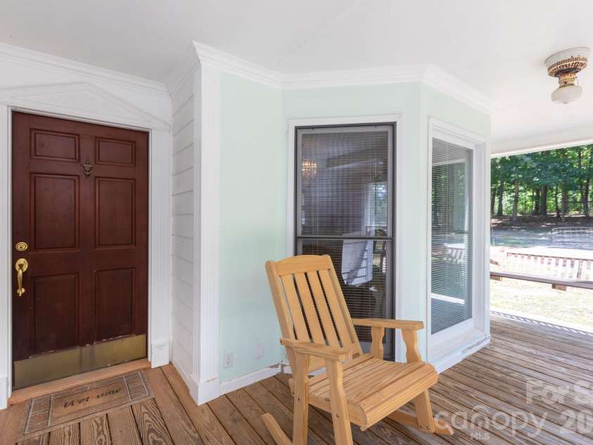 15224 Thomas Road, Charlotte, NC 28278.  MLS# CAR4405705, YatesRealty ID 38922. 