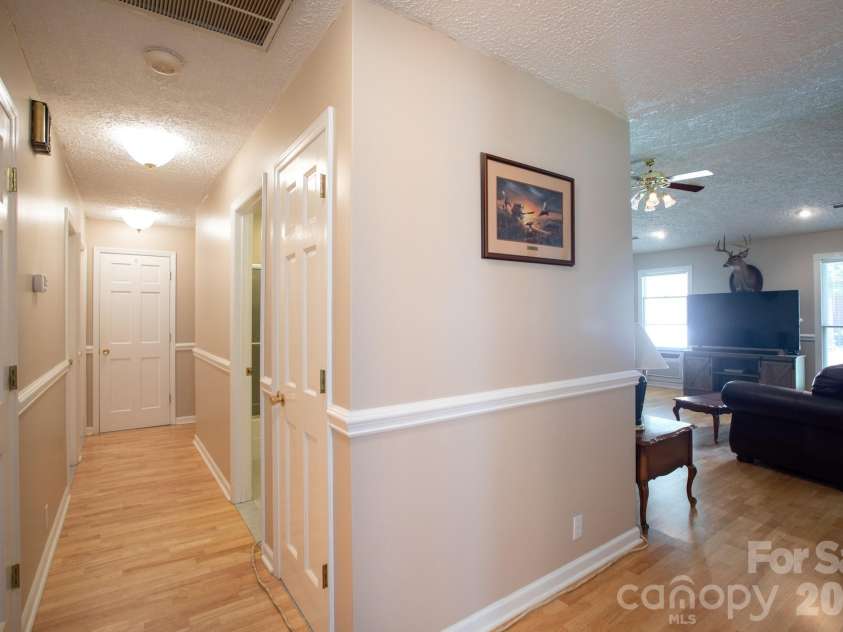 15224 Thomas Road, Charlotte, NC 28278.  MLS# CAR4405705, YatesRealty ID 38922. 