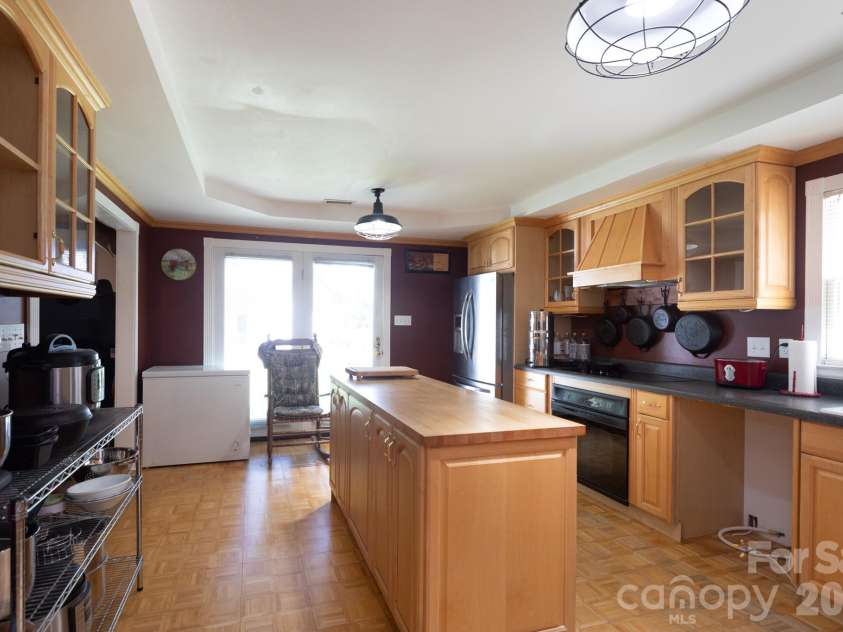 15224 Thomas Road, Charlotte, NC 28278.  MLS# CAR4405705, YatesRealty ID 38922. 