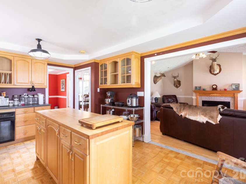 15224 Thomas Road, Charlotte, NC 28278.  MLS# CAR4405705, YatesRealty ID 38922. 