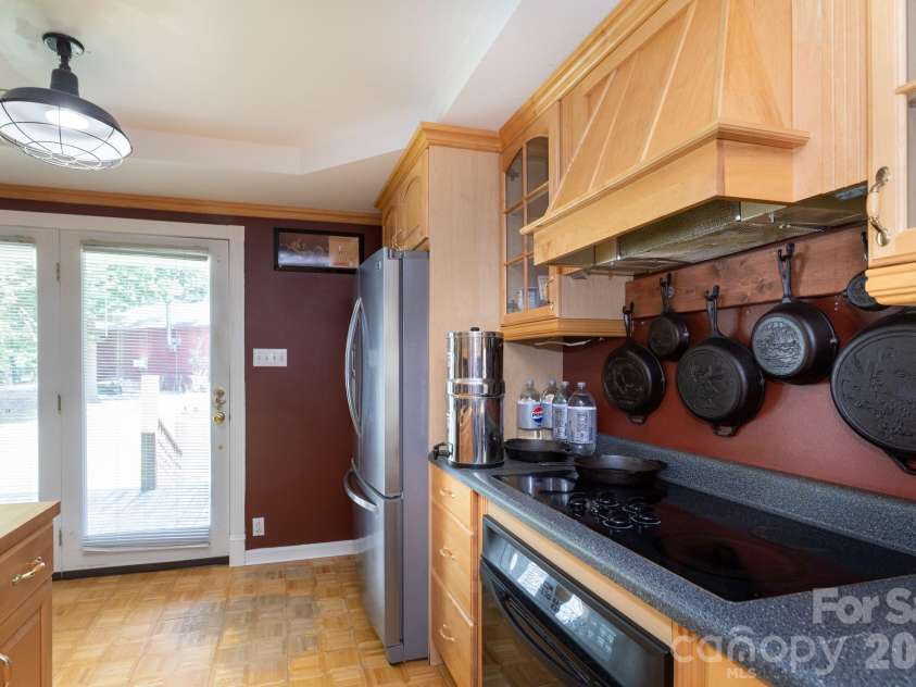 15224 Thomas Road, Charlotte, NC 28278.  MLS# CAR4405705, YatesRealty ID 38922. 