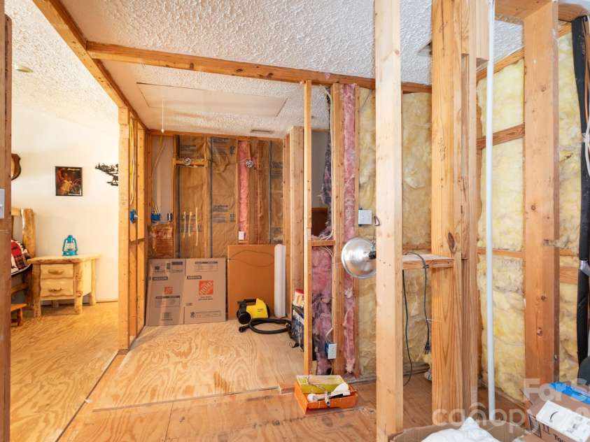 15224 Thomas Road, Charlotte, NC 28278.  MLS# CAR4405705, YatesRealty ID 38922. 