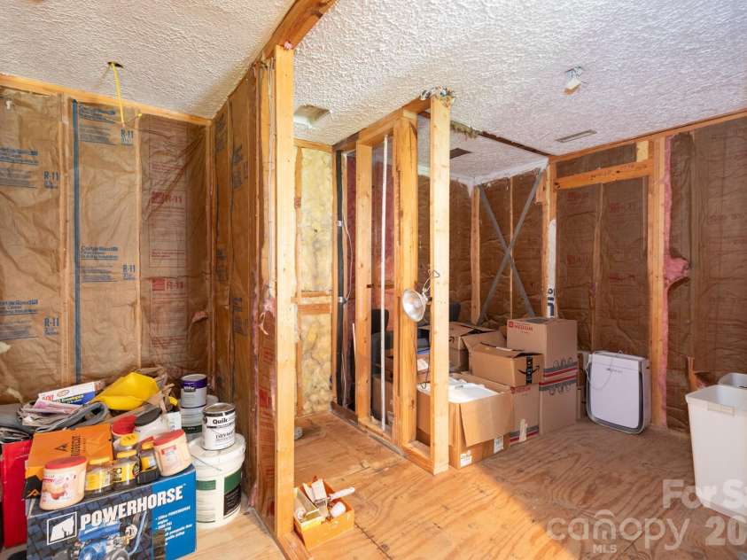 15224 Thomas Road, Charlotte, NC 28278.  MLS# CAR4405705, YatesRealty ID 38922. 